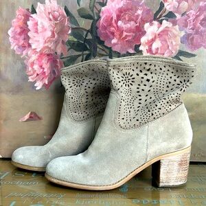 Crown Vintage Suede Boots 8.5